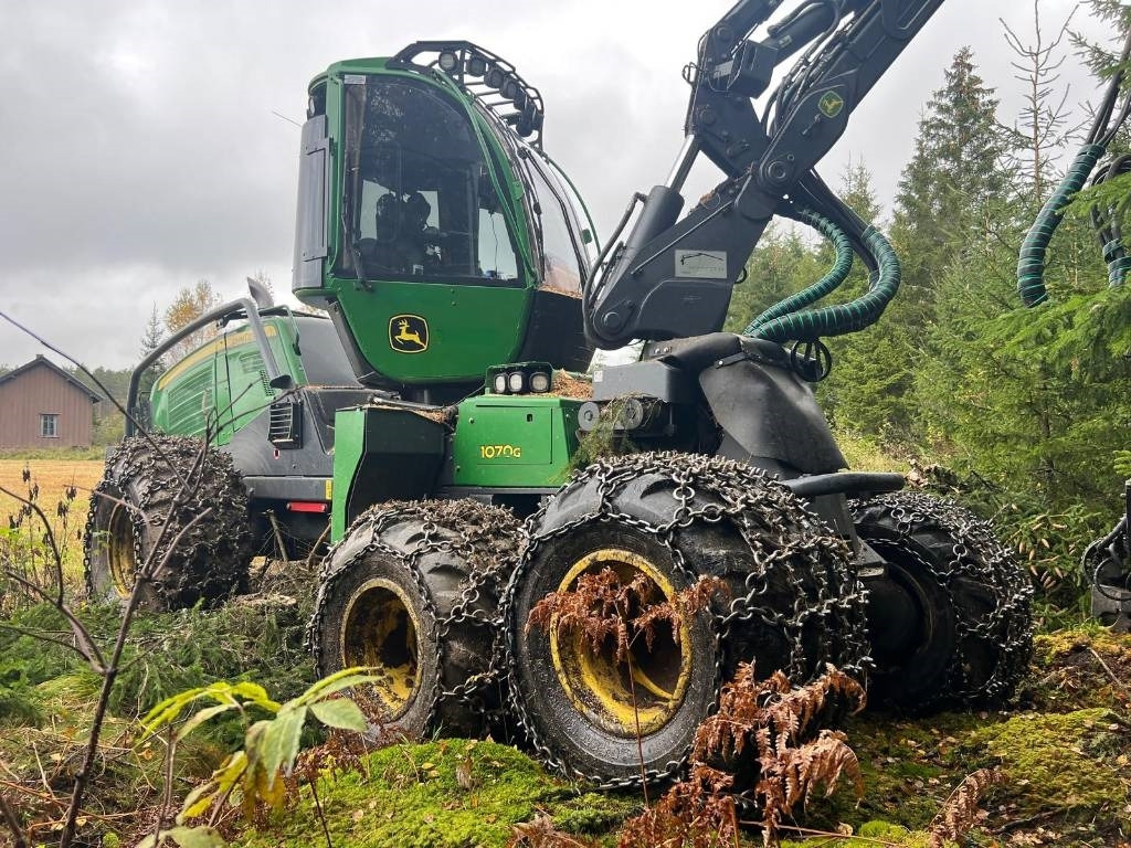 John Deere 1070G - Forestry harvester: picture 1 John Deere 1070G - Forestry harvester: picture 1