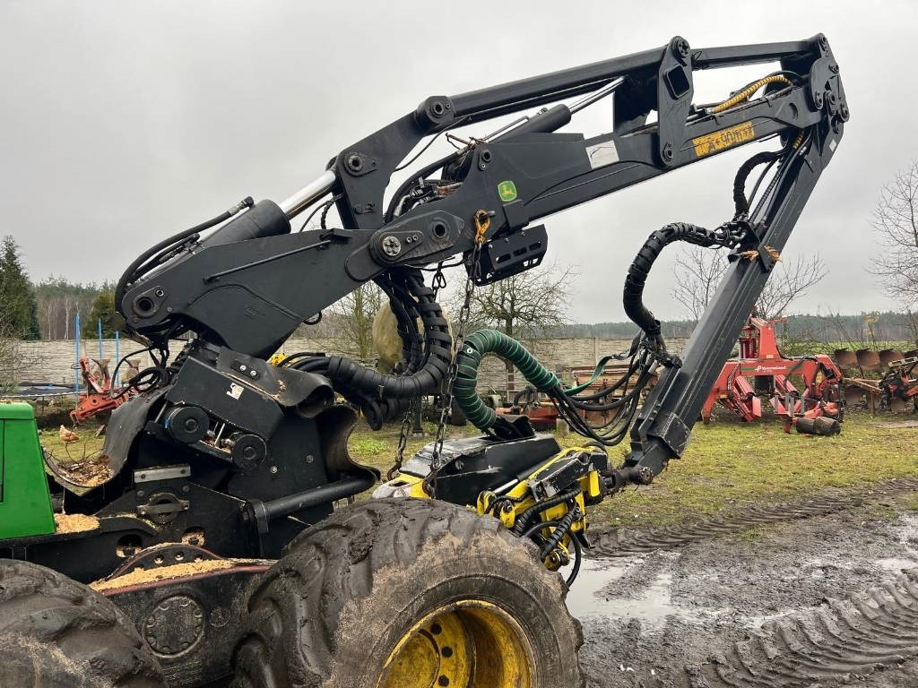 Forestry harvester John Deere 1170 E: picture 18