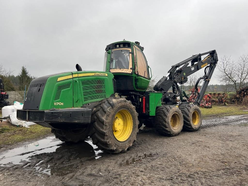 Forestry harvester John Deere 1170 E: picture 17