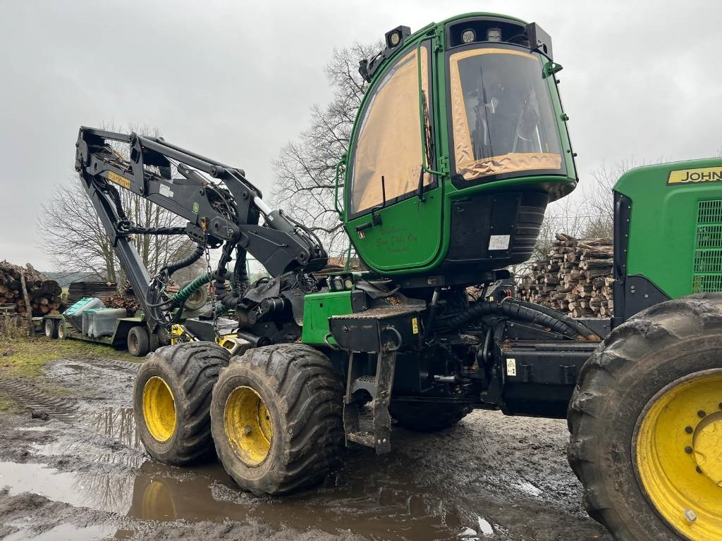 Forestry harvester John Deere 1170 E: picture 8