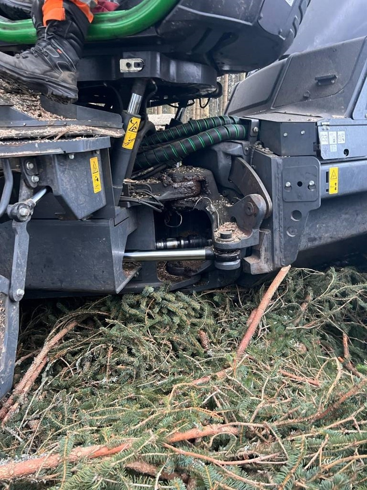 Forestry harvester John Deere 1170G: picture 20