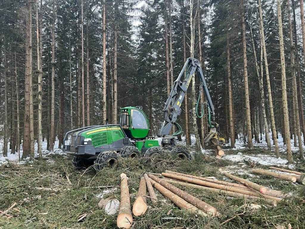 Forestry harvester John Deere 1170G: picture 16