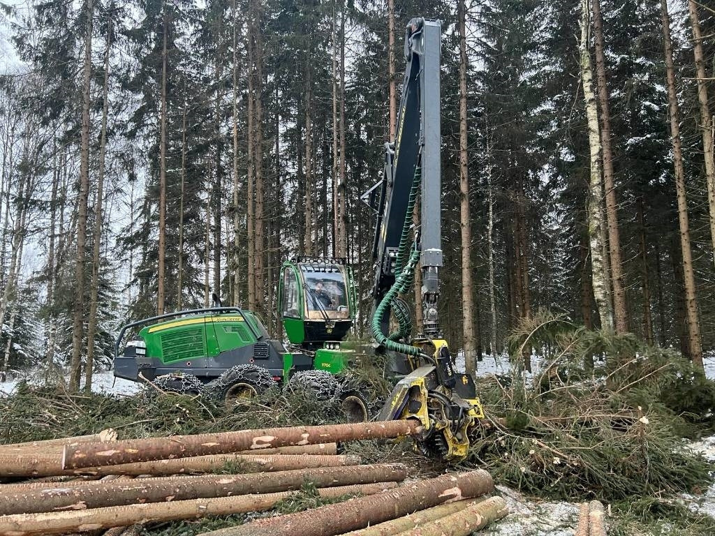 Forestry harvester John Deere 1170G: picture 15