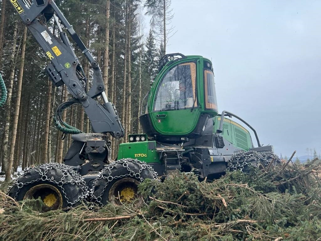 Forestry harvester John Deere 1170G: picture 10