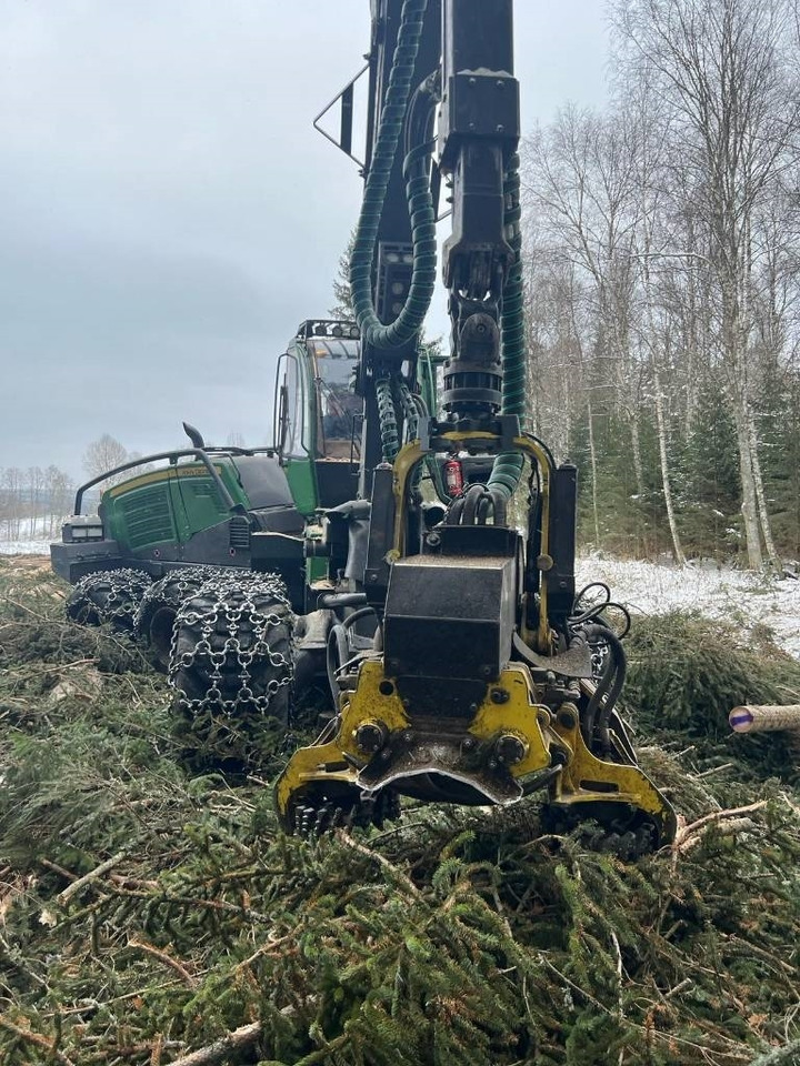 Forestry harvester John Deere 1170G: picture 12