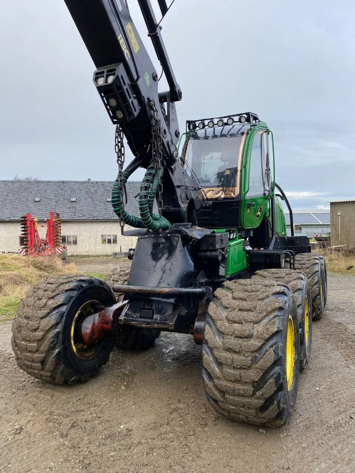 Forestry harvester John Deere 1270 G: picture 18