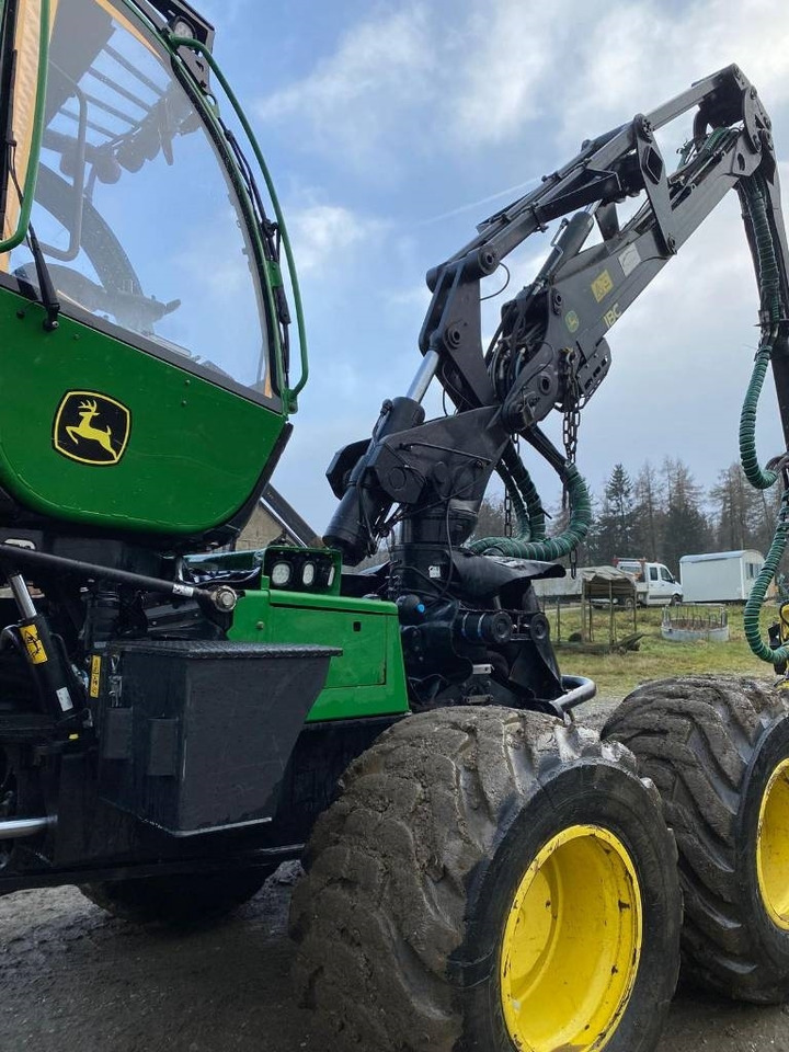 Forestry harvester John Deere 1270 G: picture 16