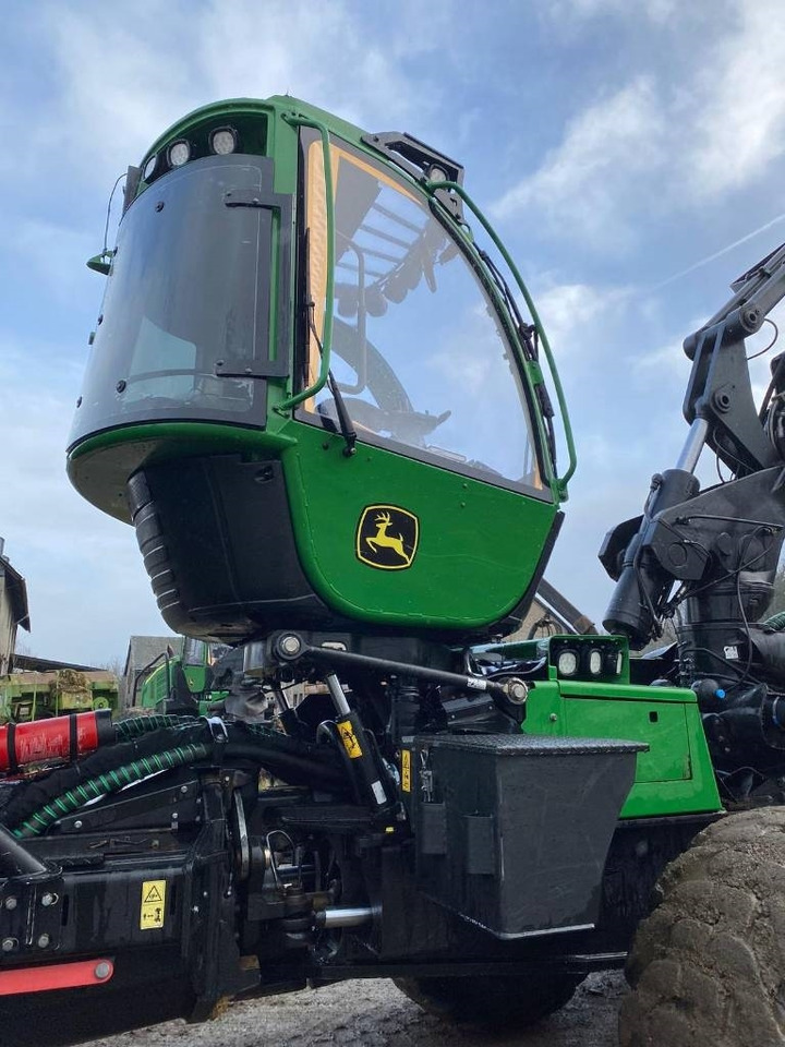 Forestry harvester John Deere 1270 G: picture 15