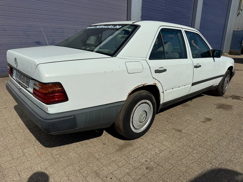 Mercedes-Benz 200-serie **W124-250D** - Saloon car: picture 4 Mercedes-Benz 200-serie **W124-250D** - Saloon car: picture 4