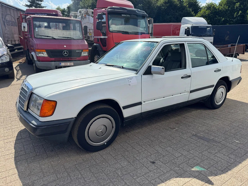 Mercedes-Benz 200-serie **W124-250D** - Saloon car: picture 1 Mercedes-Benz 200-serie **W124-250D** - Saloon car: picture 1