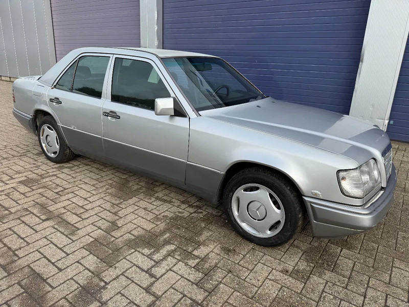 Mercedes-Benz 200-serie **W124-BELGIAN CAR** - Saloon car: picture 3 Mercedes-Benz 200-serie **W124-BELGIAN CAR** - Saloon car: picture 3