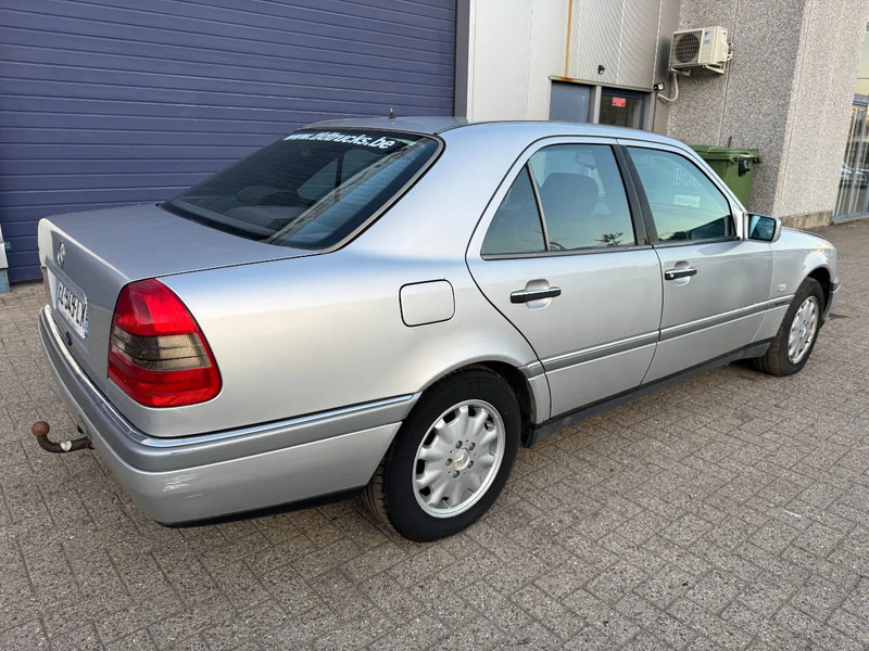 Mercedes-Benz C-Klasse **C180-PETROL-AC** - Saloon car: picture 4 Mercedes-Benz C-Klasse **C180-PETROL-AC** - Saloon car: picture 4