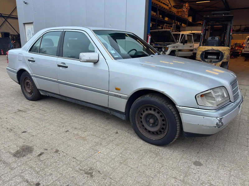 Mercedes-Benz C-Klasse **C250 DIESEL-AIRCO-VOITURE FRANCAIS-FRENCH CAR** - Saloon car: picture 1 Mercedes-Benz C-Klasse **C250 DIESEL-AIRCO-VOITURE FRANCAIS-FRENCH CAR** - Saloon car: picture 1