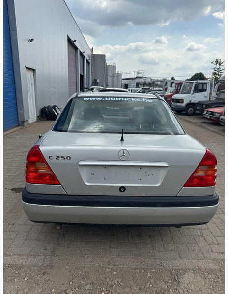 Mercedes-Benz C-Klasse **C250DIESEL+AIRCO** - Saloon car: picture 5 Mercedes-Benz C-Klasse **C250DIESEL+AIRCO** - Saloon car: picture 5