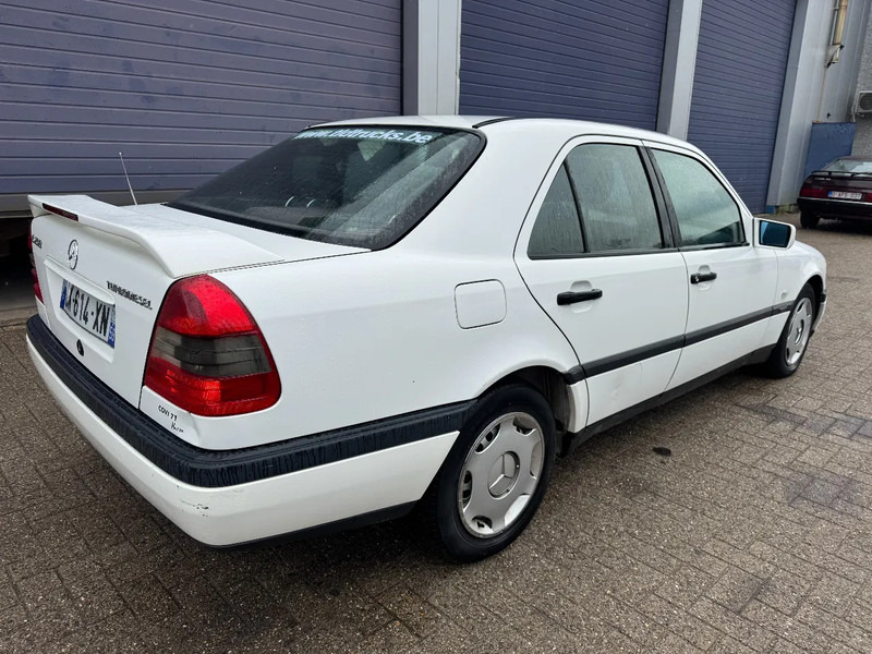 Mercedes-Benz C-Klasse **C250DIESEL** - Saloon car: picture 4 Mercedes-Benz C-Klasse **C250DIESEL** - Saloon car: picture 4