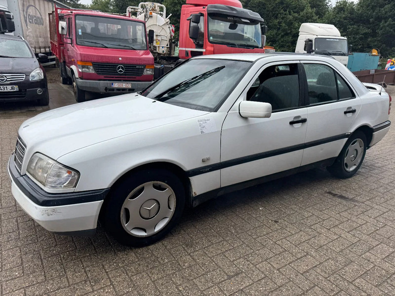 Mercedes-Benz C-Klasse **C250DIESEL** - Saloon car: picture 1 Mercedes-Benz C-Klasse **C250DIESEL** - Saloon car: picture 1