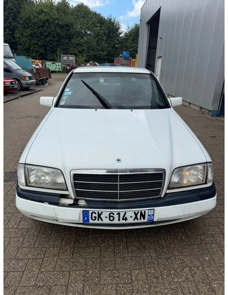 Mercedes-Benz C-Klasse **C250DIESEL** - Saloon car: picture 2 Mercedes-Benz C-Klasse **C250DIESEL** - Saloon car: picture 2