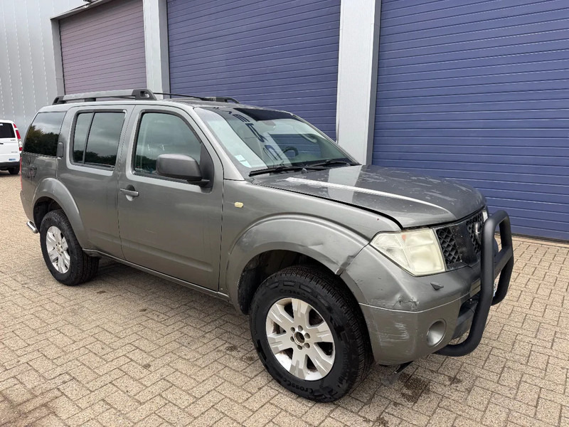 Nissan Pathfinder **AIRCO-EURO 3-7 SEATS** - Car: picture 1 Nissan Pathfinder **AIRCO-EURO 3-7 SEATS** - Car: picture 1