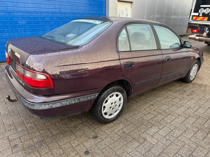 Toyota Carina E **2.0 PETROL-ESSENCE** - Saloon car: picture 4 Toyota Carina E **2.0 PETROL-ESSENCE** - Saloon car: picture 4