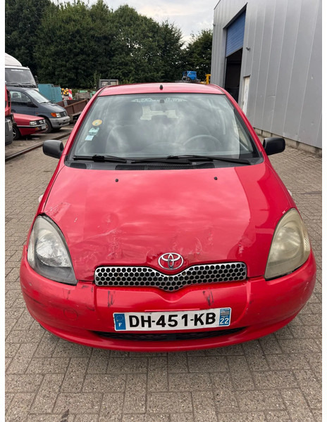 Toyota Yaris **5DOORS-PETROL** - Saloon car: picture 2 Toyota Yaris **5DOORS-PETROL** - Saloon car: picture 2