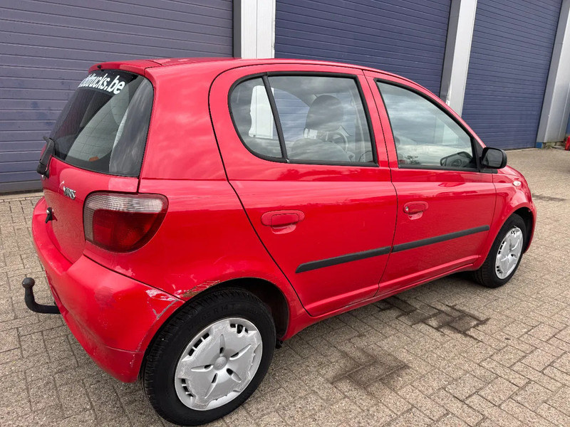 Toyota Yaris **5DOORS-PETROL** - Saloon car: picture 4 Toyota Yaris **5DOORS-PETROL** - Saloon car: picture 4