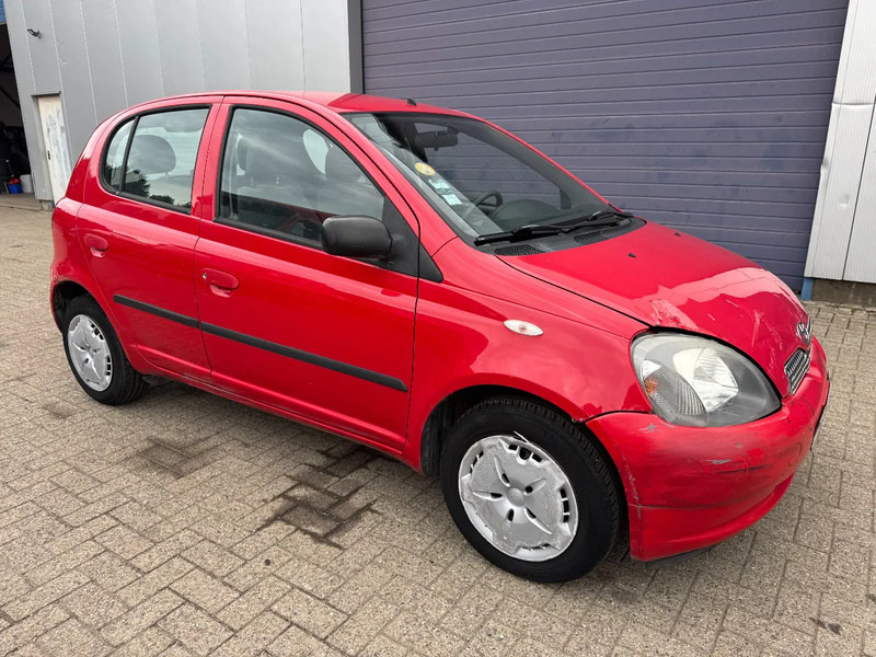 Toyota Yaris **5DOORS-PETROL** - Saloon car: picture 3 Toyota Yaris **5DOORS-PETROL** - Saloon car: picture 3