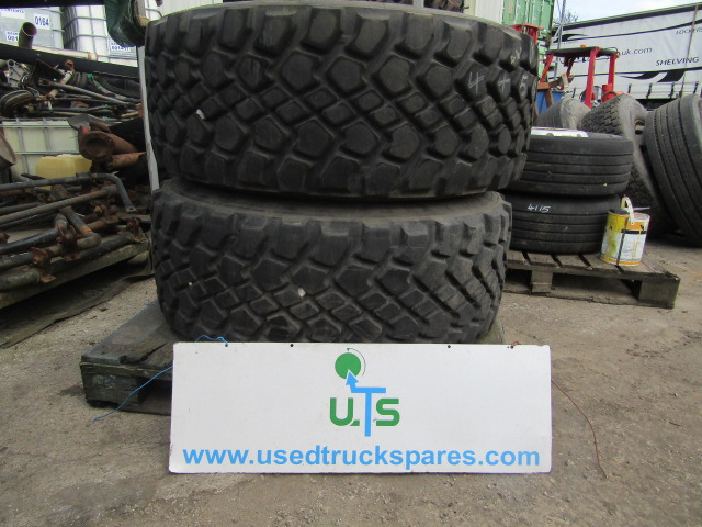 445/65/22.5 TRACK GRIP MICHELIN (2) EX SCAMMEL 6X6 COMPLETE WITH RIMS - Tire for Truck: picture 1 445/65/22.5 TRACK GRIP MICHELIN (2) EX SCAMMEL 6X6 COMPLETE WITH RIMS - Tire for Truck: picture 1