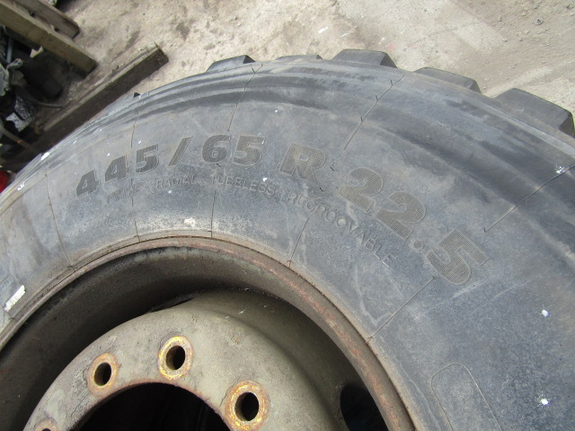 465/65/22.5 MICHELIN TRACK GRIP TYRE WITH RIM - Tire for Truck: picture 3 465/65/22.5 MICHELIN TRACK GRIP TYRE WITH RIM - Tire for Truck: picture 3