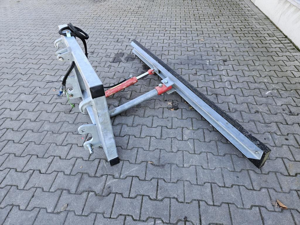 Fliegl Gummi-Schiebeschild - Front loader for tractor: picture 2 Fliegl Gummi-Schiebeschild - Front loader for tractor: picture 2