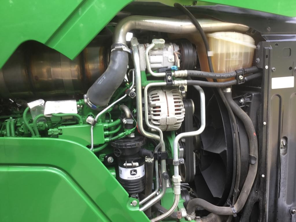 John Deere 6130R - Farm tractor: picture 2 John Deere 6130R - Farm tractor: picture 2