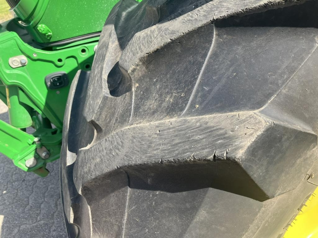 John Deere 6175R - Farm tractor: picture 2 John Deere 6175R - Farm tractor: picture 2
