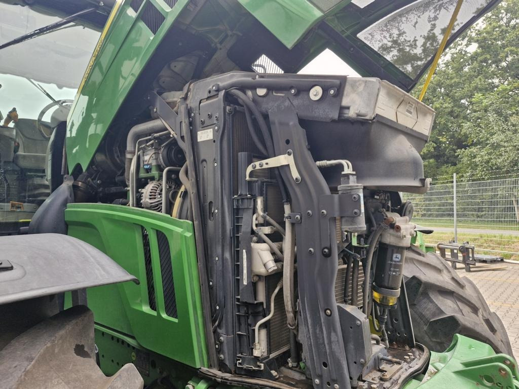John Deere 6230R - Farm tractor: picture 3 John Deere 6230R - Farm tractor: picture 3