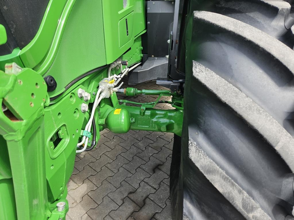 Farm tractor John Deere 6R195: picture 10