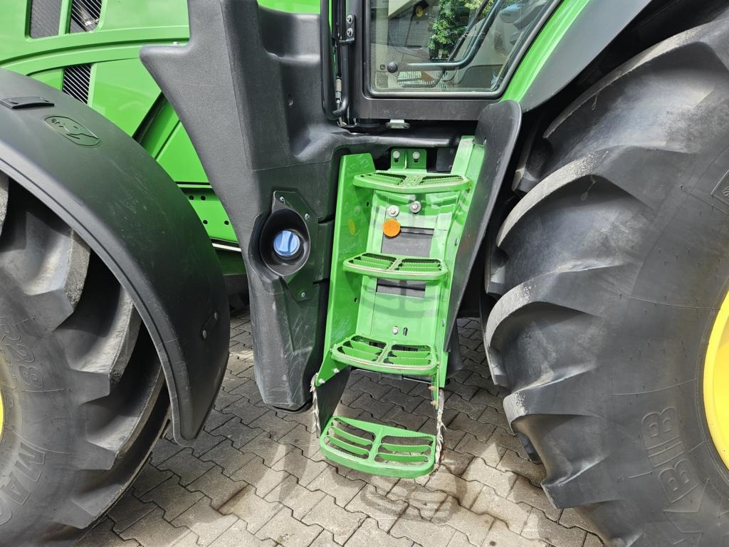Farm tractor John Deere 6R195: picture 12