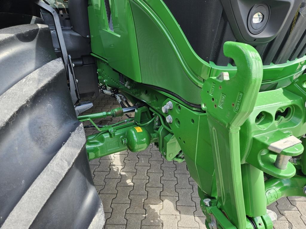 Farm tractor John Deere 6R195: picture 9