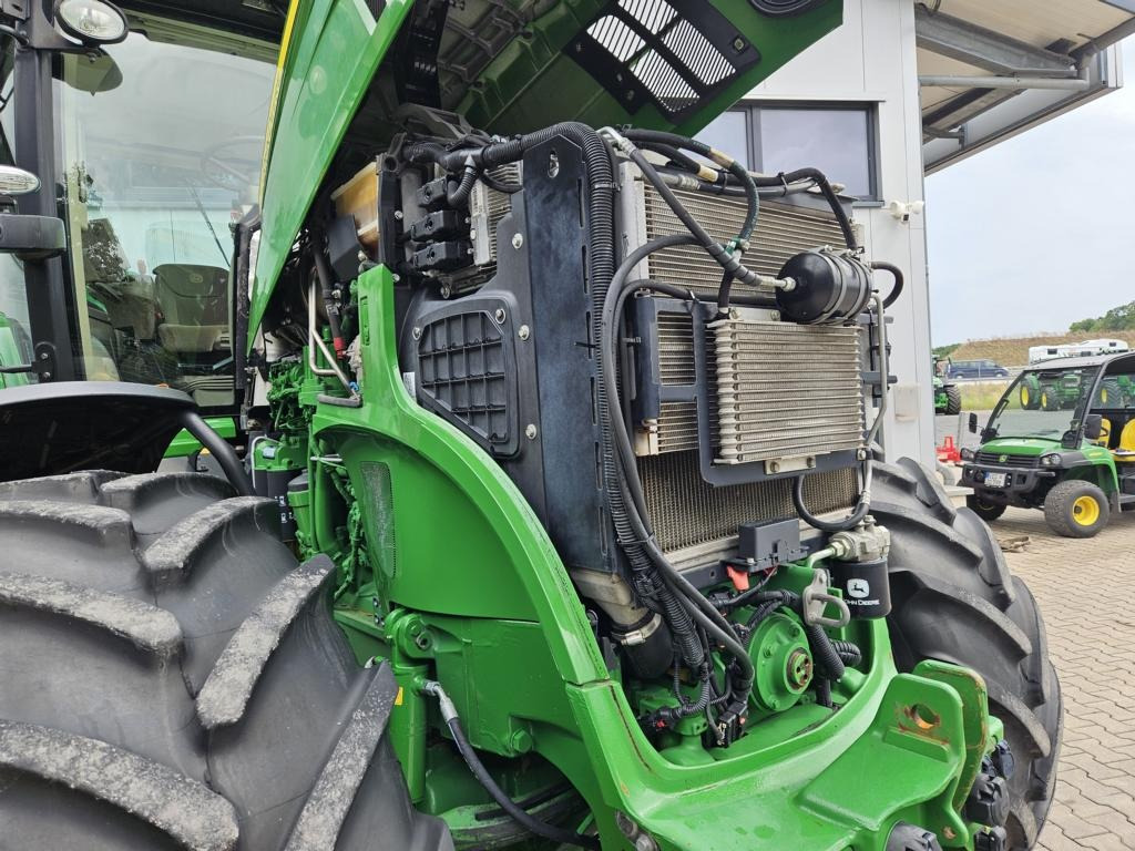 John Deere 7250R - Farm tractor: picture 3 John Deere 7250R - Farm tractor: picture 3