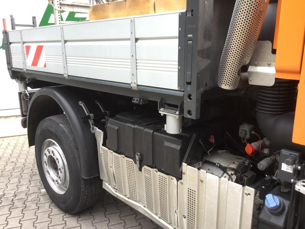 Municipal/ Special vehicle Mercedes-Benz UNIMOG U 527: picture 9