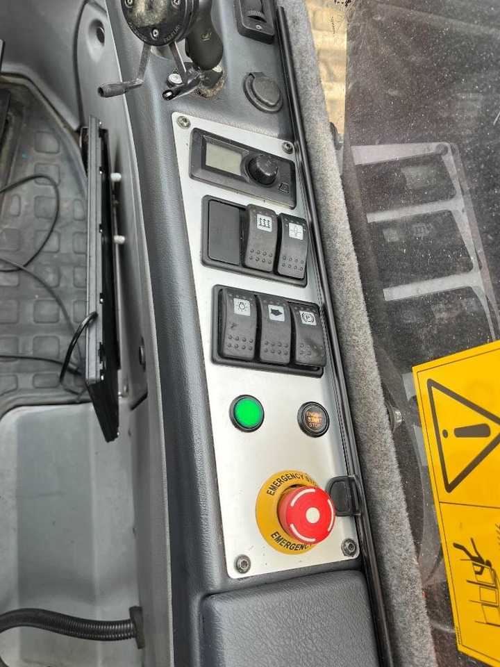 Forestry harvester Komatsu 901: picture 23