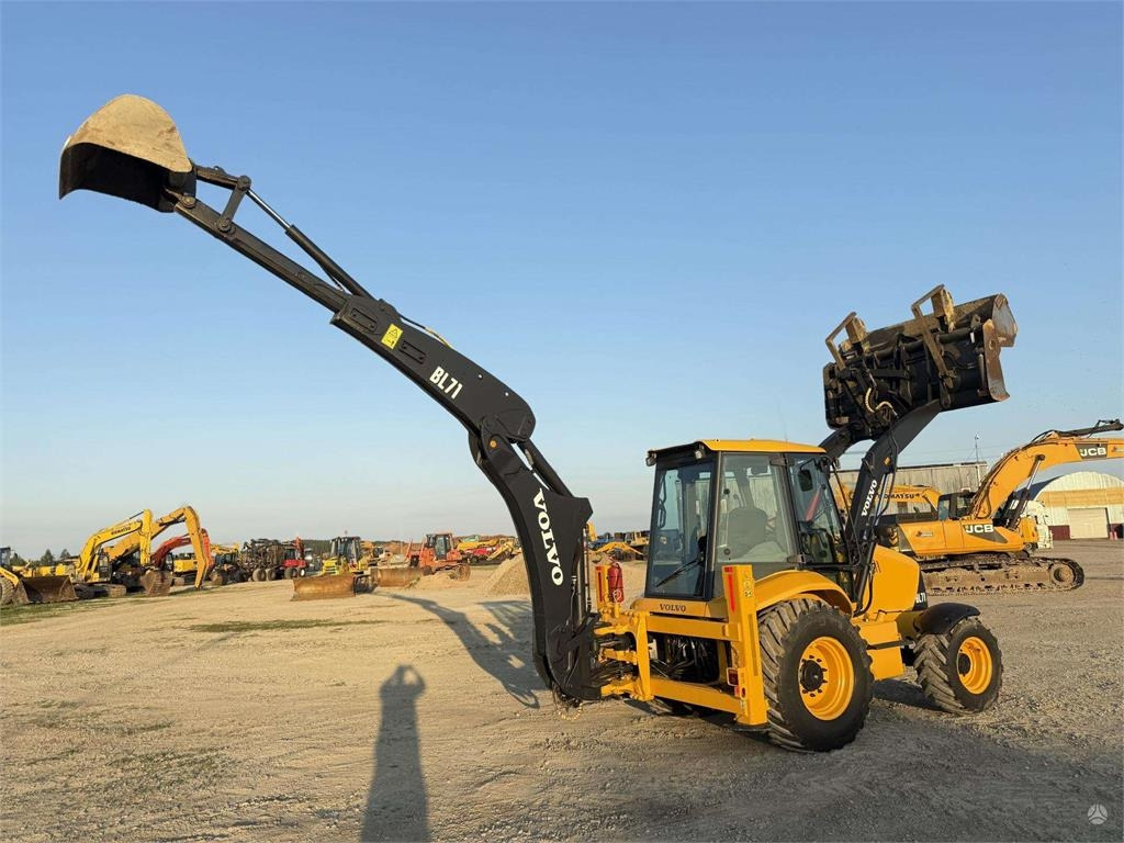 Backhoe loader Volvo BL 71: picture 10