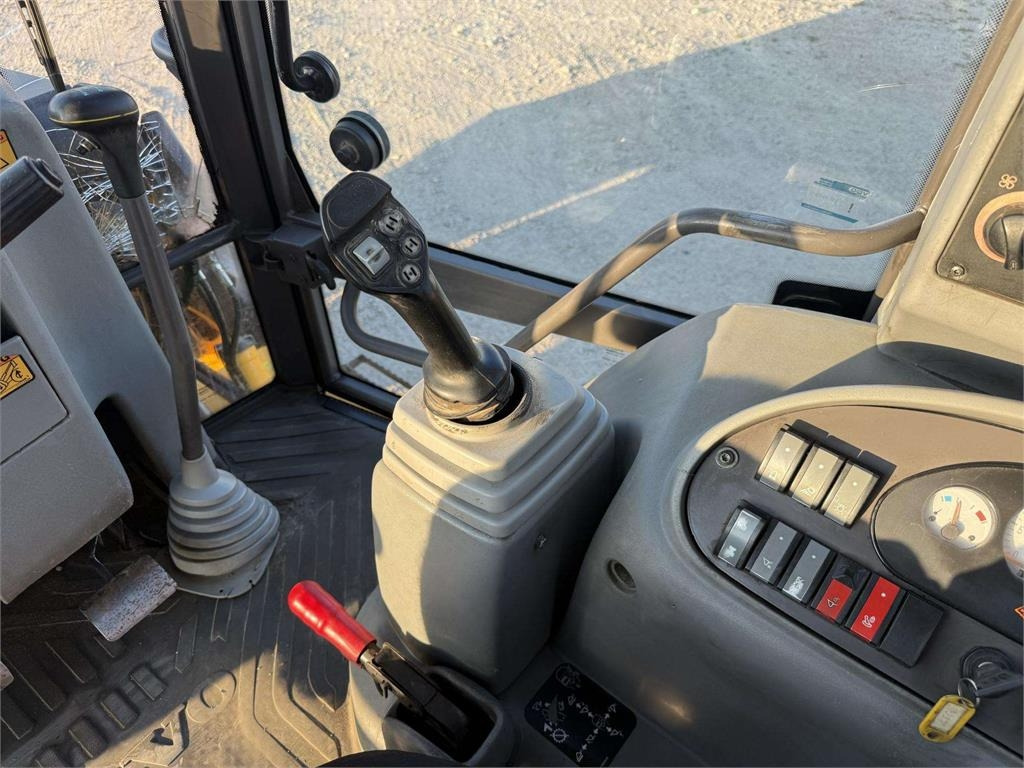 Backhoe loader Volvo BL 71: picture 13