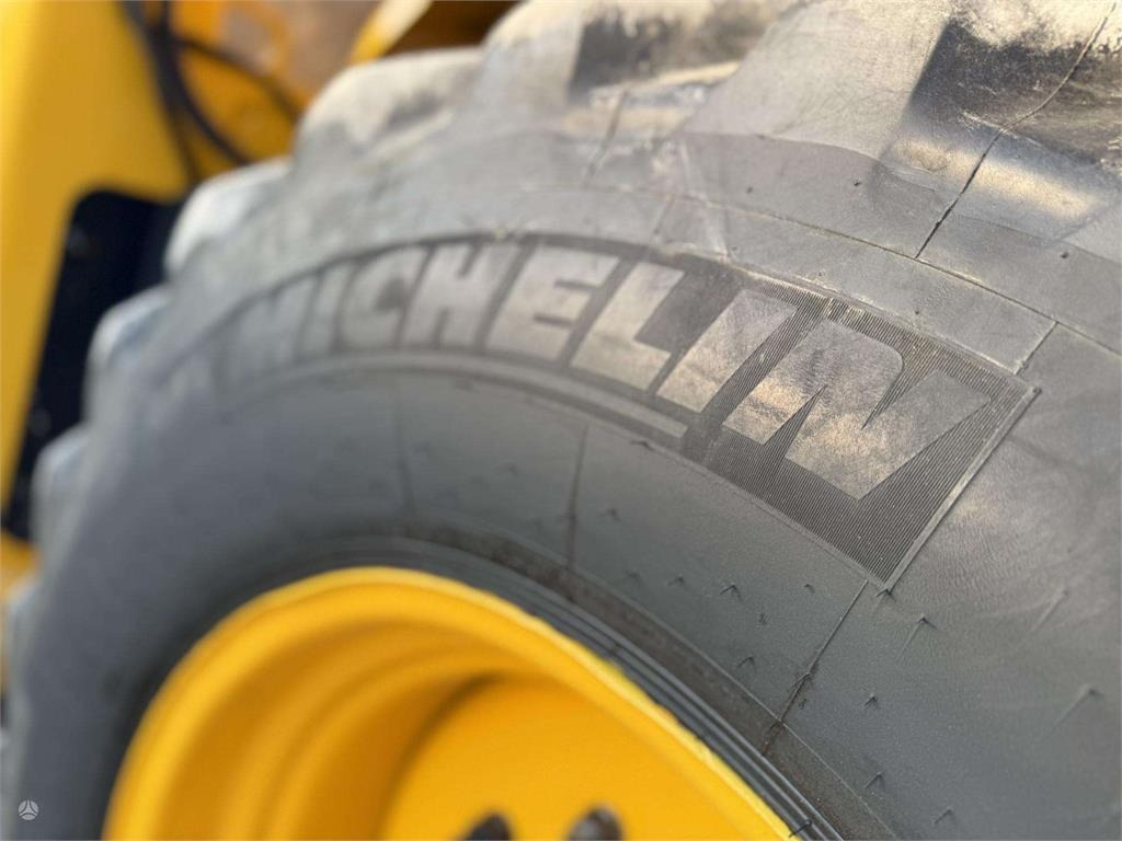 Backhoe loader Volvo BL 71: picture 21