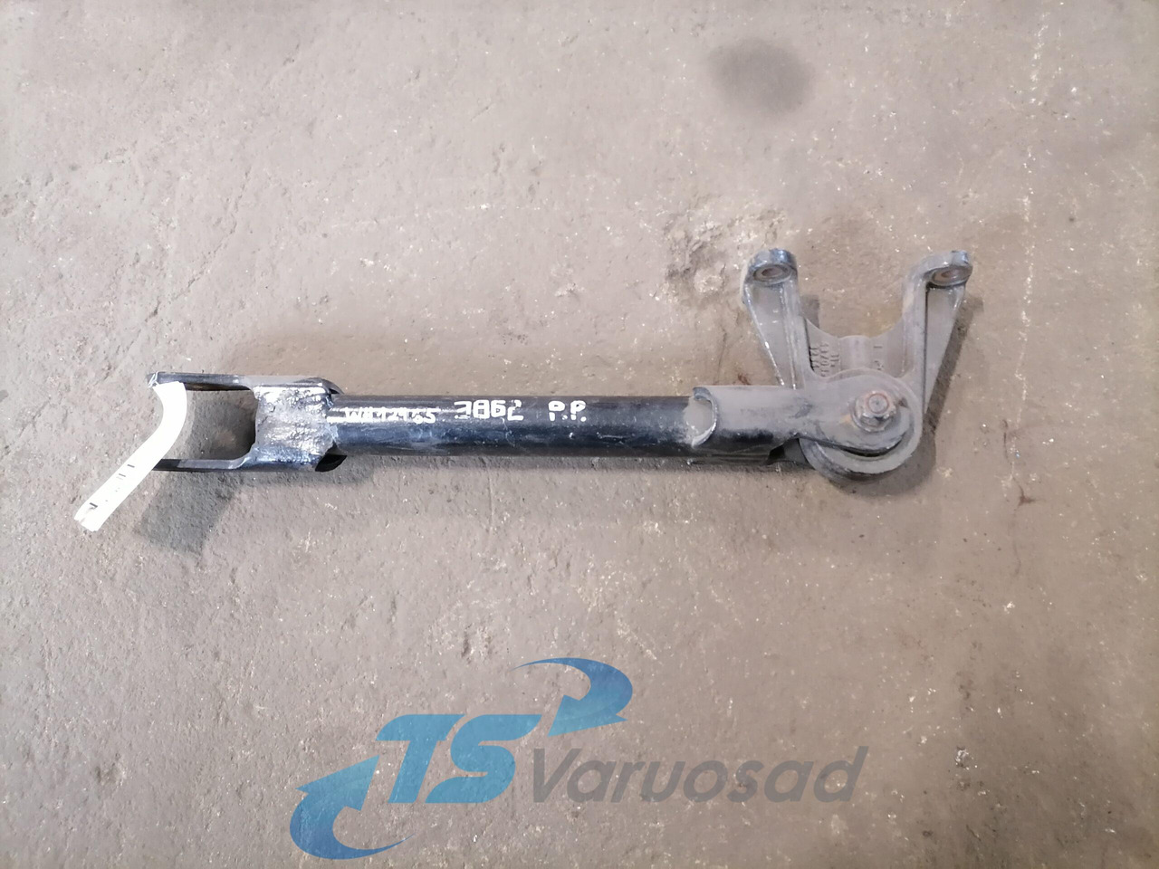 MAN Anti roll bar bracket 81437185118 - Anti-roll bar for Truck: picture 2 MAN Anti roll bar bracket 81437185118 - Anti-roll bar for Truck: picture 2