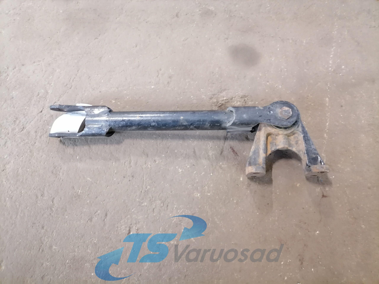 MAN Anti roll bar bracket 81437185118 - Anti-roll bar for Truck: picture 1 MAN Anti roll bar bracket 81437185118 - Anti-roll bar for Truck: picture 1