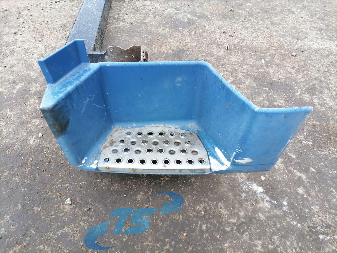 MAN Bumper 81416505009 - Bumper for Truck: picture 5 MAN Bumper 81416505009 - Bumper for Truck: picture 5