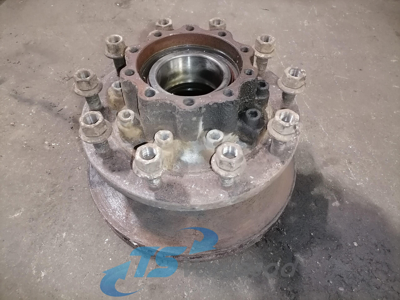 MAN Rear axel hub 81357010155 - Wheel hub for Truck: picture 1 MAN Rear axel hub 81357010155 - Wheel hub for Truck: picture 1