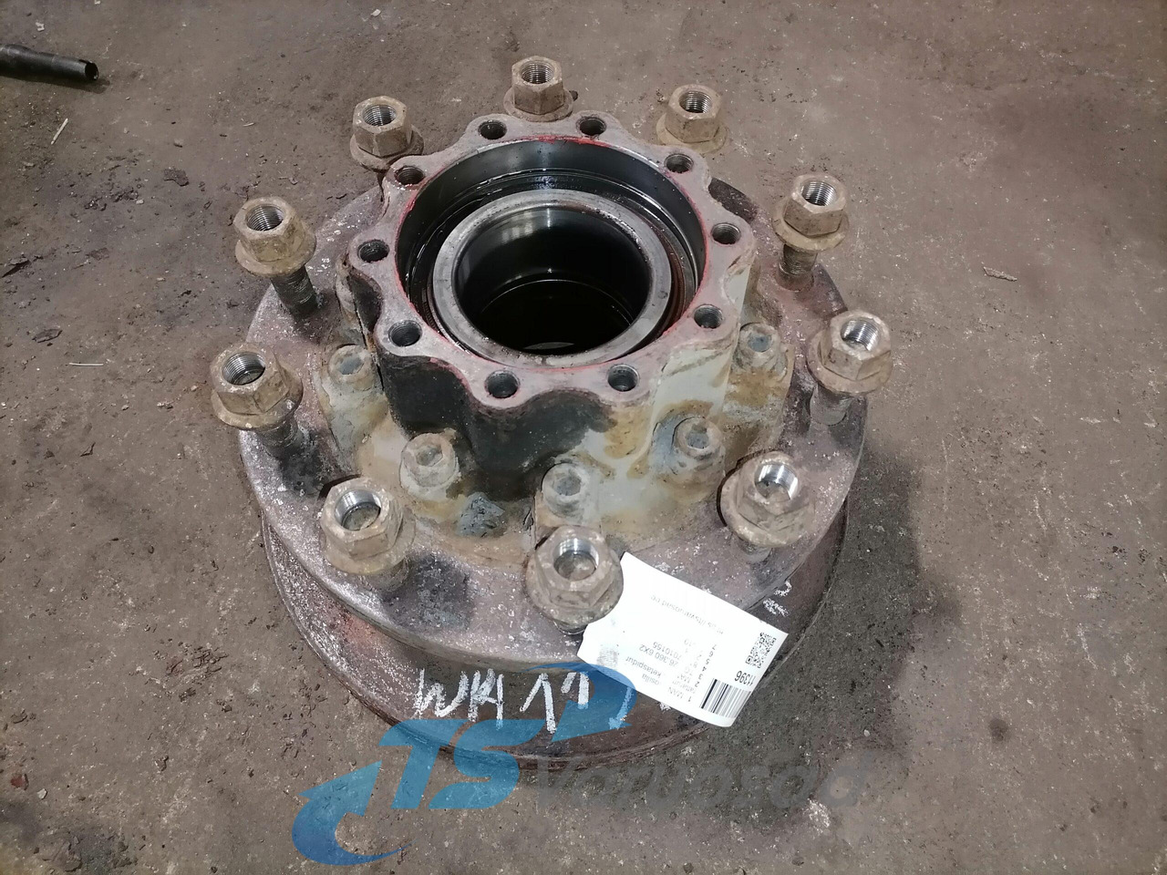 MAN Rear axel hub 81357010155 - Wheel hub for Truck: picture 1 MAN Rear axel hub 81357010155 - Wheel hub for Truck: picture 1