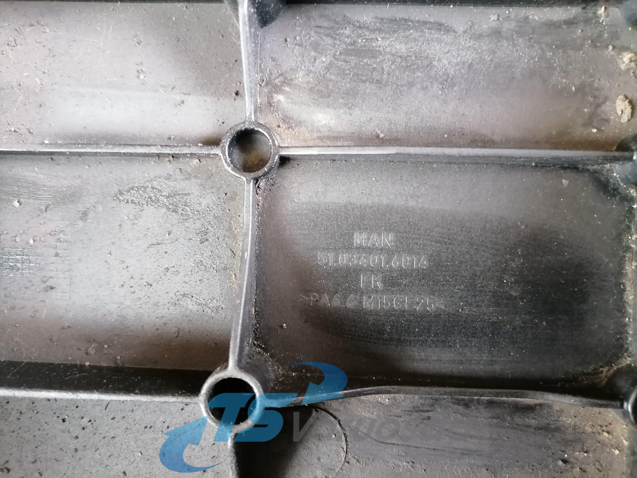 MAN Valve cover 51034016014 - Cylinder head for Truck: picture 3 MAN Valve cover 51034016014 - Cylinder head for Truck: picture 3