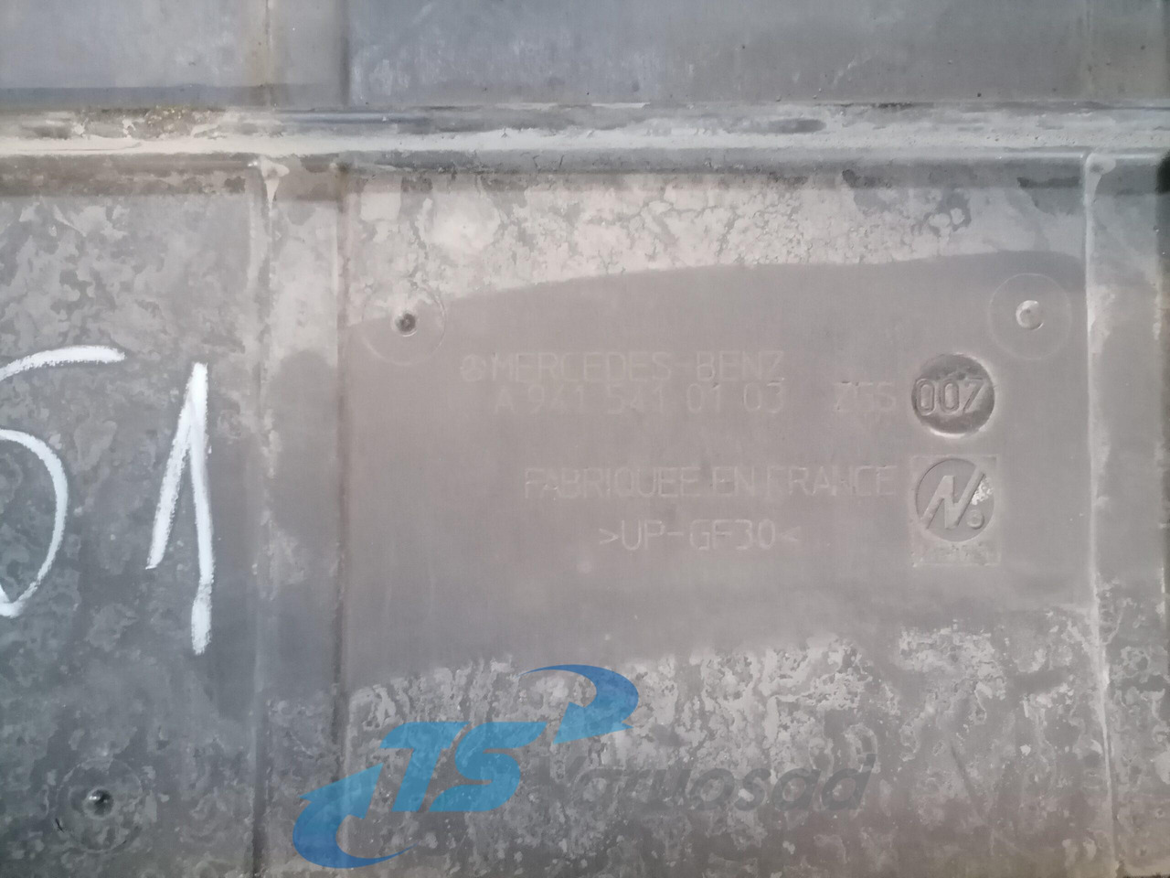 Mercedes-Benz Battery cover A9415410103 - Battery for Truck: picture 2 Mercedes-Benz Battery cover A9415410103 - Battery for Truck: picture 2