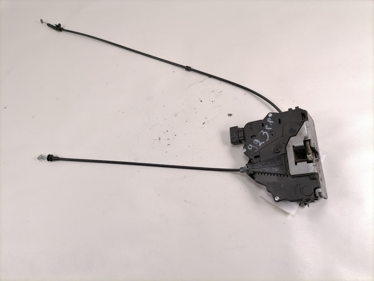 Mercedes-Benz Door lock A9607230101 - Door and parts for Truck: picture 3 Mercedes-Benz Door lock A9607230101 - Door and parts for Truck: picture 3