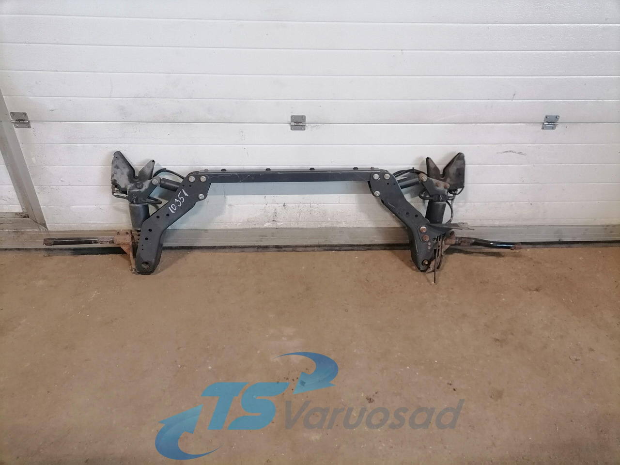 Mercedes-Benz Kabiini kandur, tagumine A9303103358 - Cab suspension for Truck: picture 1 Mercedes-Benz Kabiini kandur, tagumine A9303103358 - Cab suspension for Truck: picture 1